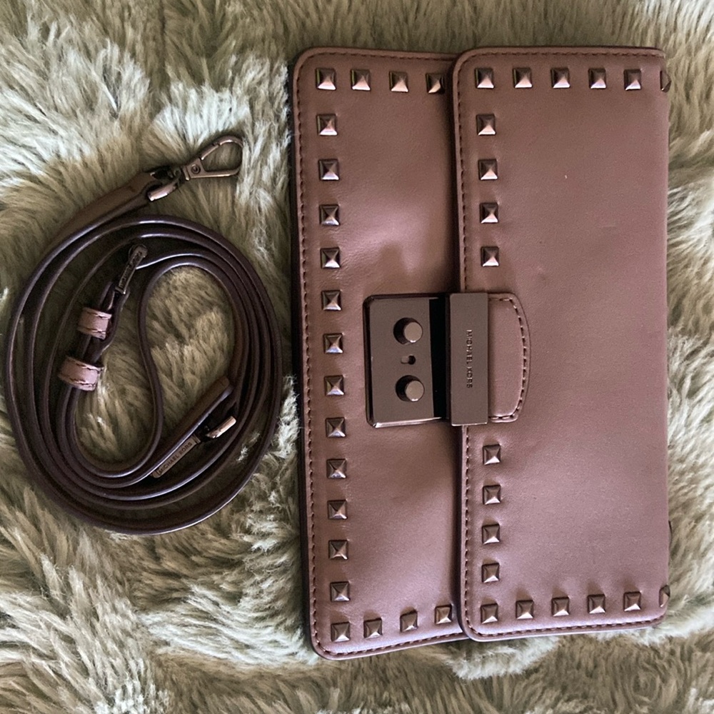 RARE
Michael Kors Sloan Studded Small Gusset Crossbody
Clutch Bag Cement